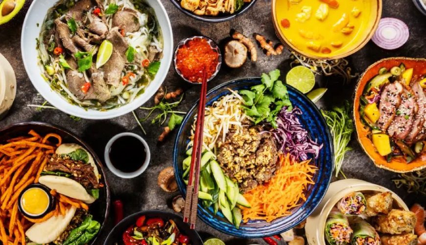A Complete Guide to Thai Street Food: What to Try and Where to Eat (2025 Edition)
